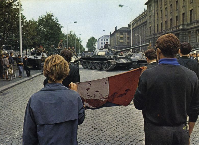 Milczący protest w dniu, w którym wojska Układu Warszawskiego (w tym WP) wkroczyło do Pragi, aby położyć kres powstaniu, 1968