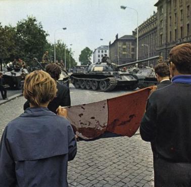 Milczący protest w dniu, w którym wojska Układu Warszawskiego (w tym WP) wkroczyło do Pragi, aby położyć kres powstaniu, 1968