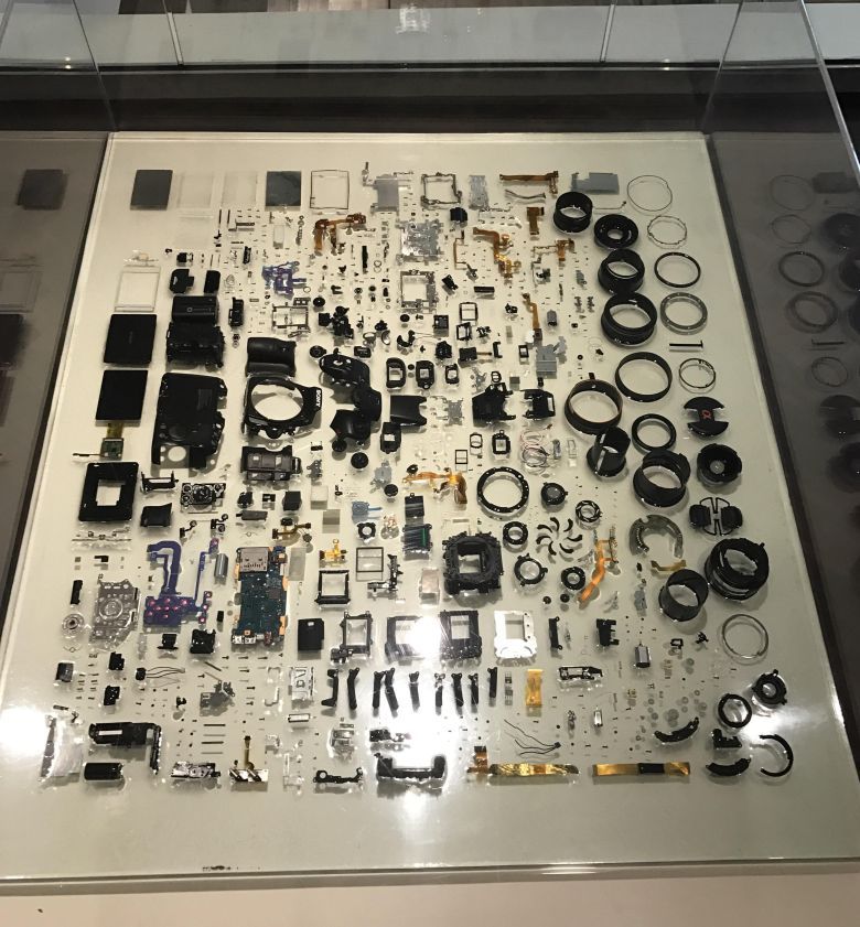 Lustrzanka Sony rozłożona na czynniki pierwsze