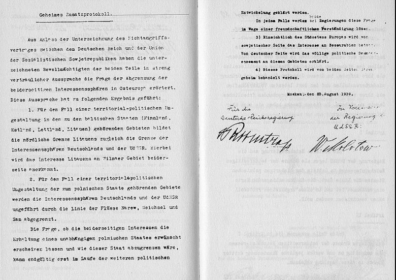 Tajny protokół do paktu z 23 VIII 1939 (z podpisami J. von Ribbentropa i W. Mołotowa), który przesądził o IV rozbiorze Polski