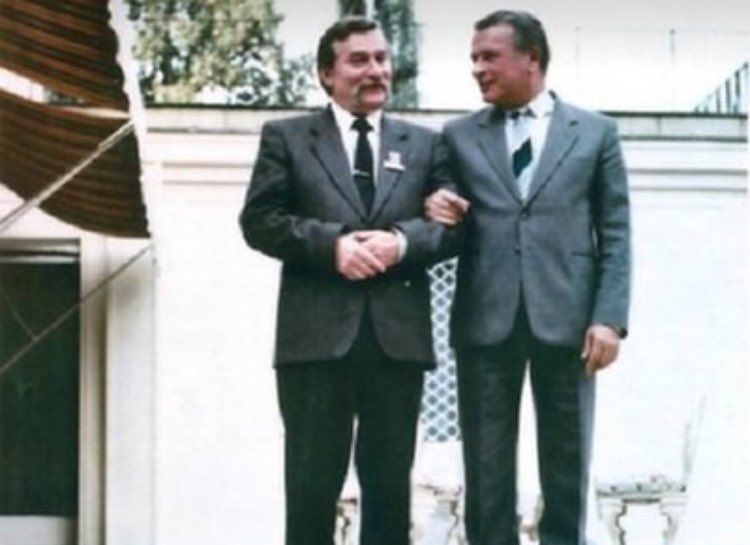 Wałęsa ws. współpracy z SB wzięto stronę Kiszczaka człowieka który chciał mnie zabić ... Wałęsa ze swoim oprawcą