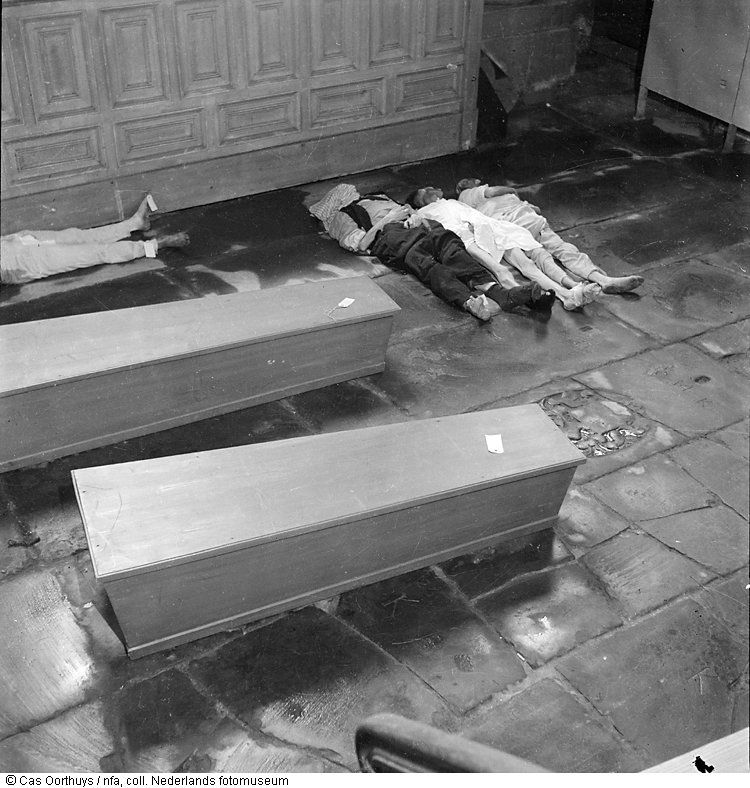Ofiary wywołanego przez Niemców głodu w Holandii (Hungerwinter), zima z 1944 na 45 rok