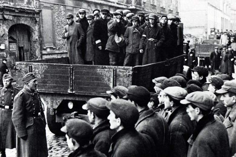 Polscy żydzi złapani przez Niemców z przeznaczeniem do pracy przymusowej (getto warszawskie), maj 1941