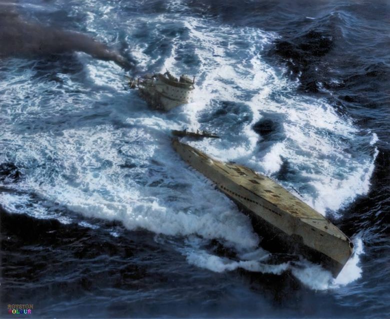 Tonie niemiecki okręt podwodny U-185 zniszczony bombami z pokładu samolotu Avenger Grumman, 24 sierpnia 1943