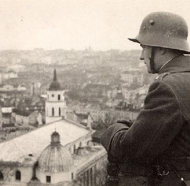 27.08.1920r. uciekający przed Polakami bolszewicy, "przekazali" Litwinom Wilno. Układ w tej sprawie sowieci podpisali ....