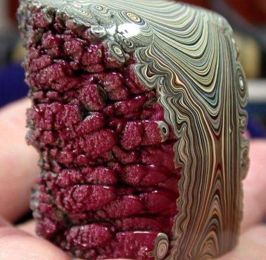 Fordite (Detroit Agate) farba używana kiedyś w przemyśle samochodowym, dzisiaj wykorzystywana do produkcji np: biżuterii