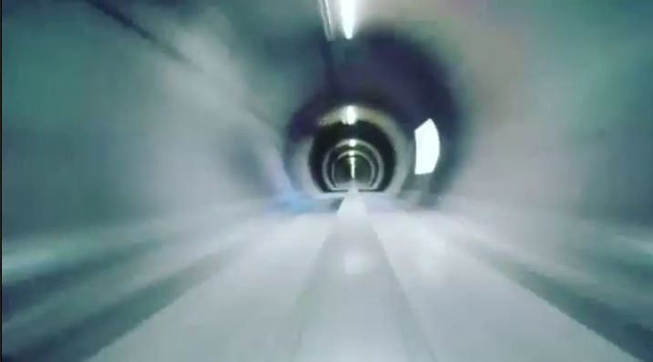 Wewnątrz hyperloopa (wideo)