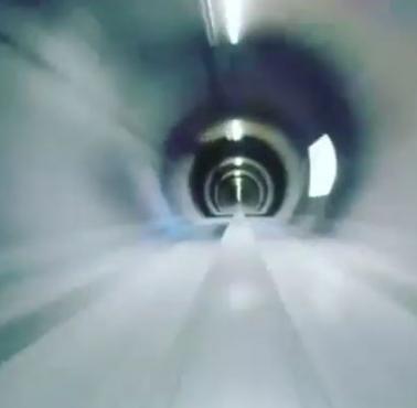 Wewnątrz hyperloopa (wideo)