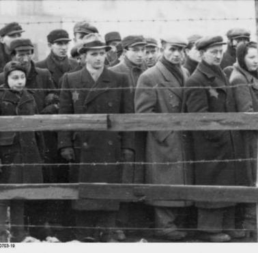 29 sierpnia 1944 r. Niemcy zakończyli likwidację łódzkiego getta – tysiące osób z getta zamordowano w KL Auschwitz