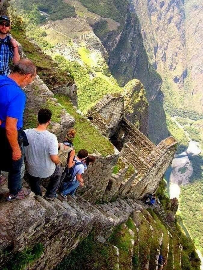 Machu Picchu położone jest na wysokości 2090-2400 m n.p.m., Peru