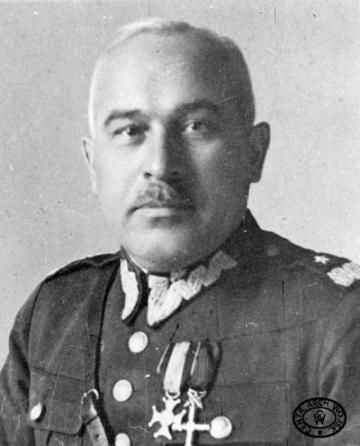 03.09.39r. na czele powołanego Dowództwa Obrony Warszawy stanął gen. Walerian Czuma. Pod jego rozkazami służyło nawet ok. 70 ...