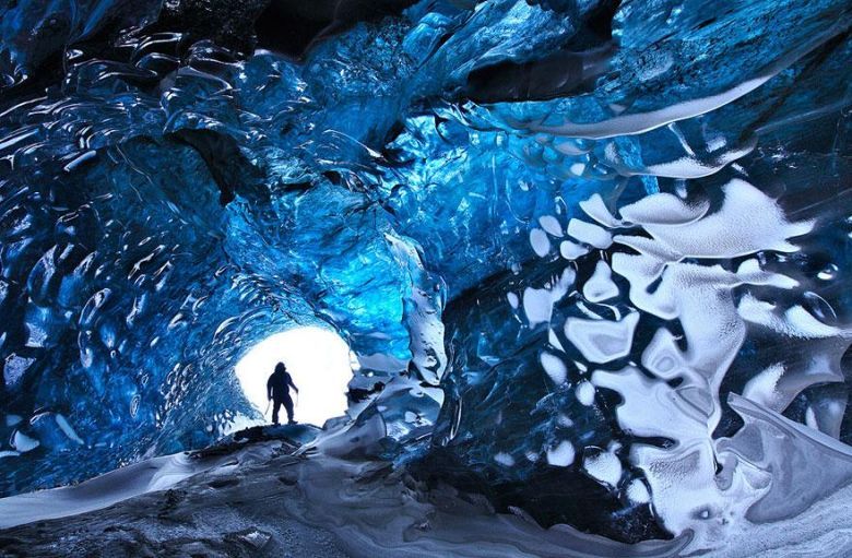 Lodowa jaskinia w lodowcu Vatnajökull, Islandia