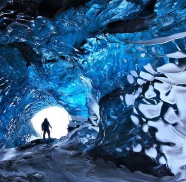 Lodowa jaskinia w lodowcu Vatnajökull, Islandia