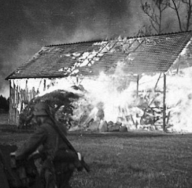 06.09.39r. Moryca. Niemcy rozstrzelali 19 pojmanych oficerów z 76.PP. Szeregowych i 89 cywili, spalili żywcem w chatach, we ...