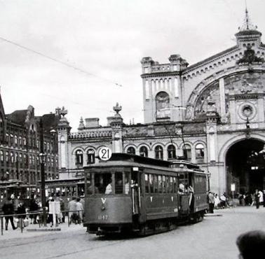 Warszawa, tramwaje przed Halą Mirowską, czerwiec 1941