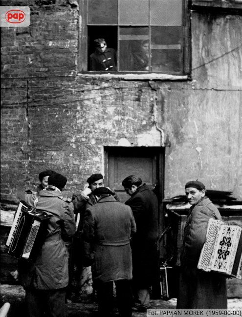 Uliczna Orkiestra z Chmielnej. Warszawa, 1959 r.