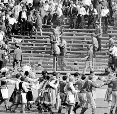 8 IX 1968 Ryszard Siwiec dokonał samospalenia na znak protestu przeciw inwazji wojsk Układu Warszawskiego na Czechosłowację