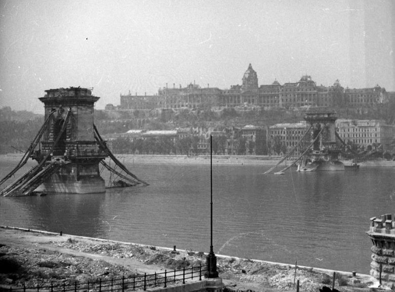 Zniszczone przez Armię Czerwoną centrum Budapesztu, 1945