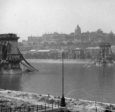 Zniszczone przez Armię Czerwoną centrum Budapesztu, 1945