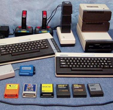 Komputery Atari 600 i 800 XL z peryferiami