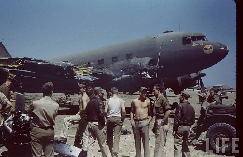 Uszkodzony Douglas C-47 Skytrain w Tunezji, 1943 rok