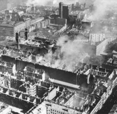 16 IX 1939 W-wa odrzuciła propozycję kapitulacji. W odwecie Niemcy przeprowadzili największe dotąd bombardowanie miasta