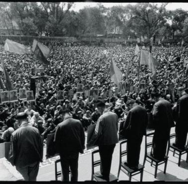 Publiczne upokorzenie wrogów klasowych podczas Rewolucji Kulturalnej, Chiny 1966