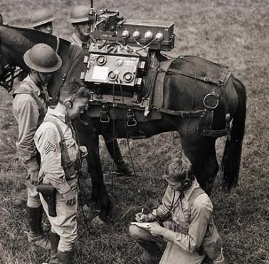 Przenośna radiostacja w wojskach alianckich, 1944