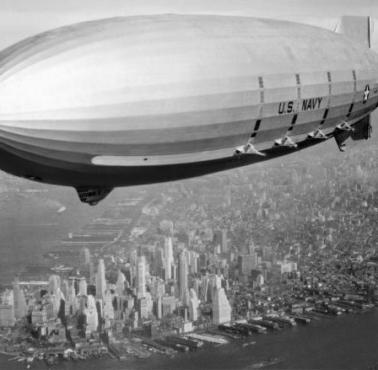 Amerykański sterowiec USS Macon nad Manhattanem, 1933