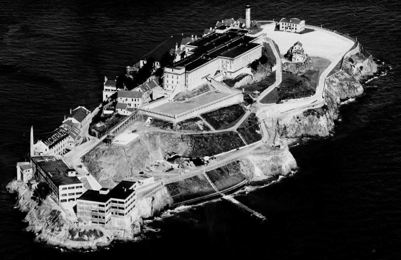 Amerykańskie więzienie federalne Alcatraz miesiąc przed oficjalnym otwarciem, 1934
