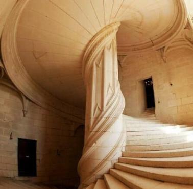 Schody zaprojektowane przez Leonarda Da Vinci, La Rochefoucauld, Charente