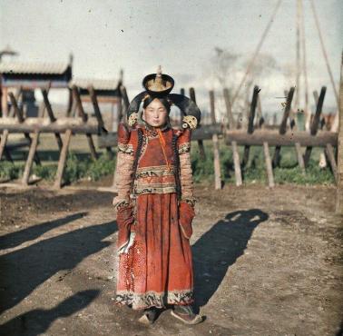 Kobieta mongolska w tradycyjnym stroju, 1913 