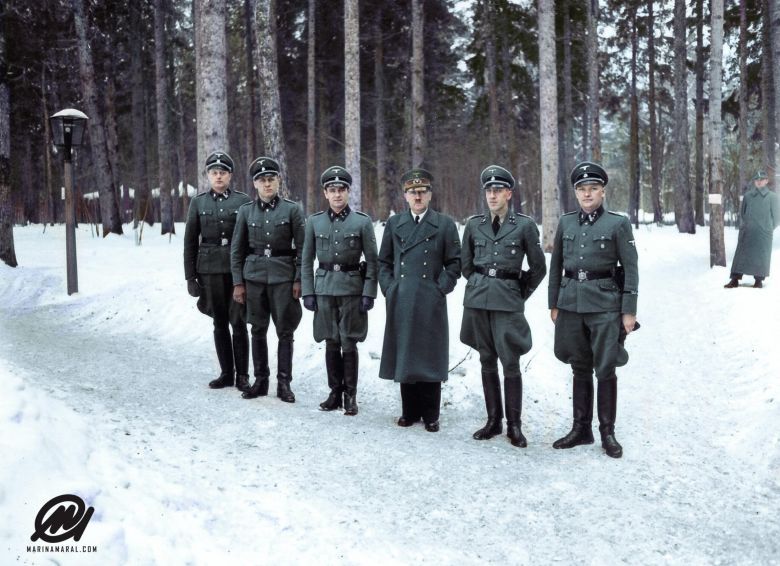 Adolf Hitler ze swoją osobistą ochroną SS-Begleitkommando des Führers (pol. Oddział Eskorty Wodza), Wilczy Szaniec, 1944