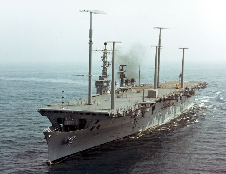 Lekki lotniskowiec USS Wright (CC-2) przebudowany na statek dowodzenia, wybrzeże Kalifornii, 25 września 1963