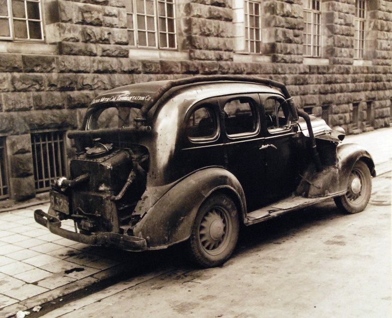 Japoński samochód przystosowany do spalania węgla, 1945