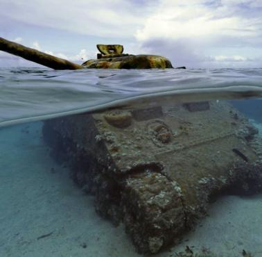 Dobrze zachowany amerykański czołg Sherman z czasów Bitwy o Saipan w 1944 roku