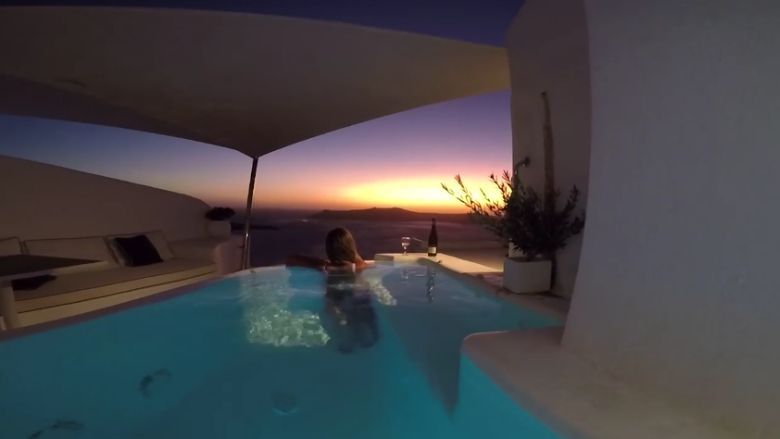 Niesamowity widok z hotelowego pokoju, Willa Dana, Santorini, Grecja (wideo HD)