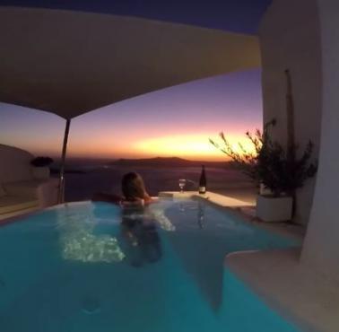 Niesamowity widok z hotelowego pokoju, Willa Dana, Santorini, Grecja (wideo HD)