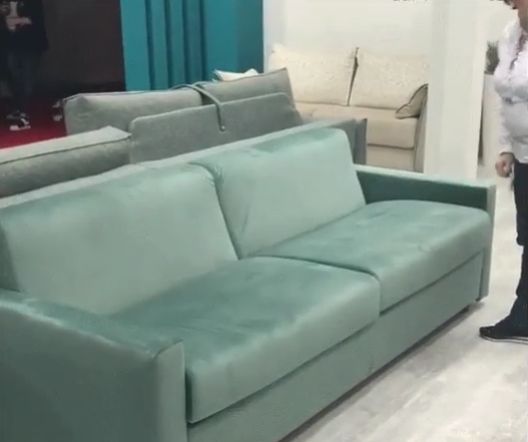 Bardzo praktyczna sofa (wideo)