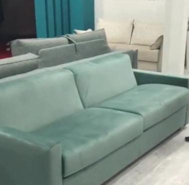 Bardzo praktyczna sofa (wideo)