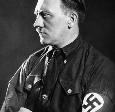 Adolf Hitler w 1934 r. zaraz po objęciu fotela kanclerza