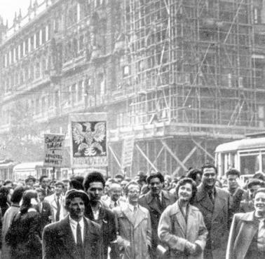 23 X 1956 rozpoczęło się Powstanie Węgierskie. W Budapeszcie tłumy zgromadziły się pod pomnikiem gen. Józefa Bema