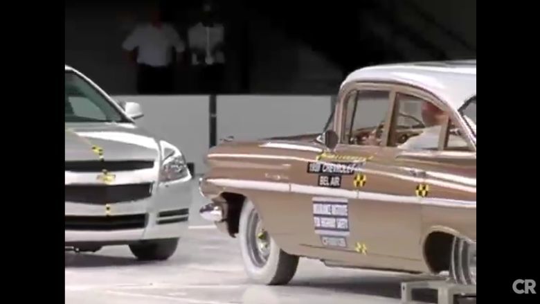 Crash test Chevy Malibu z 2009 roku z samochodem z 1959 roku Bel Air Crash (wideo)