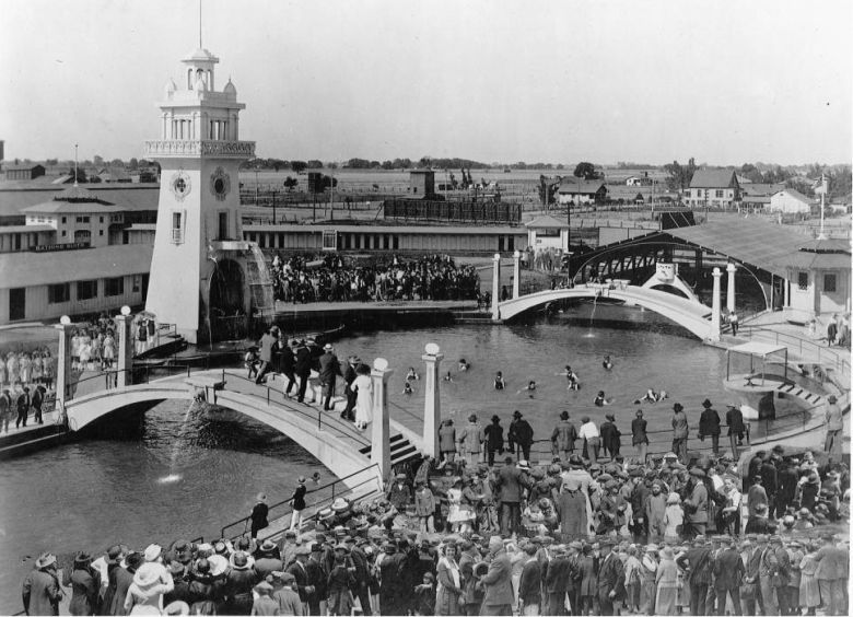 The Stockton Mineral Baths - największy basen z leczniczymi wodami na świecie na początku XX wieku, USA, 1920