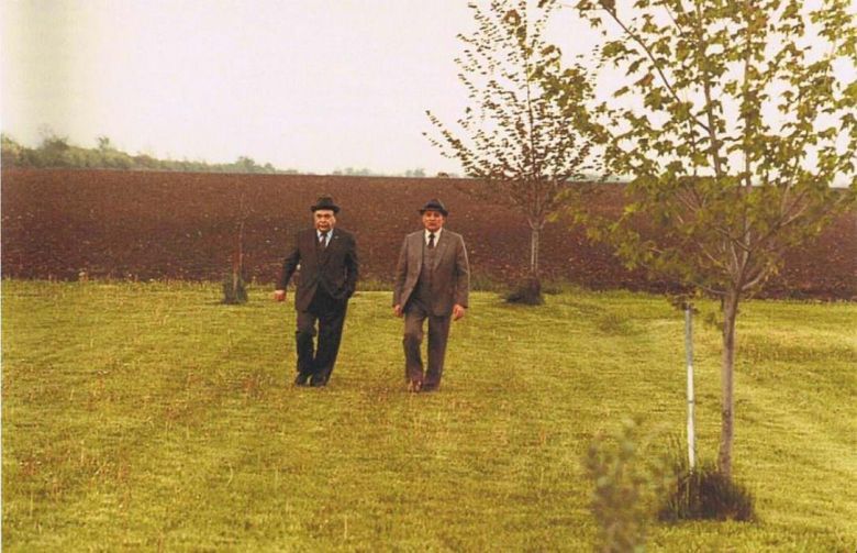 Michaił Gorbaczow i Aleksandr Jakowlew odwiedzają przeciętne gospodarstwo rolne w Kanadzie 19 maja 1983 roku