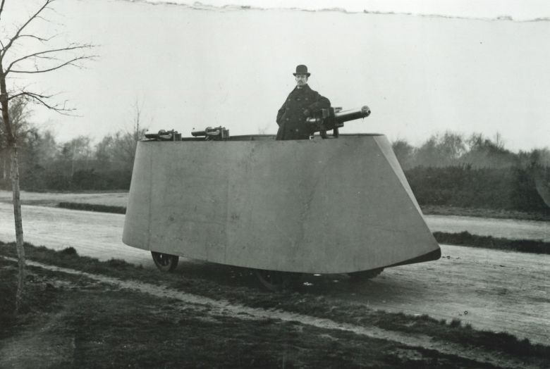 Motor War Car - pierwszy na świecie samochód pancerny zaprojektowany w 1902 roku