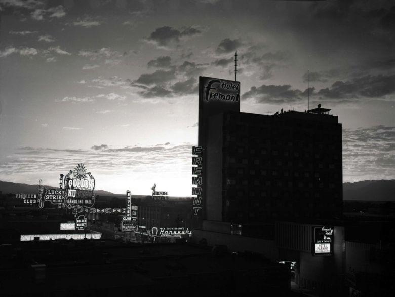 Nocny test bomby atomowej niedaleko Las Vegas, maj 1957