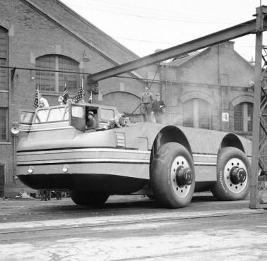 Antarktyczny pojazd, w którym znajdowało się pomieszczenie dla pięciu naukowców i laboratorium, Chicago, 1939