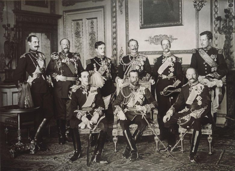 Król Norwegii Haakon VII, car Bułgarii Ferdynand, król Portugalii Manuel II, Kaiser Wilhelm II z Niemiec i Prus, George I ....