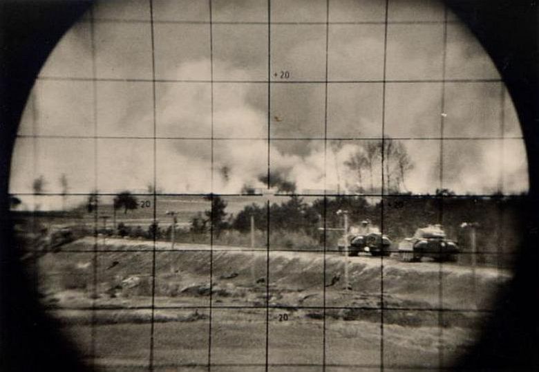 Taki widok miał celowniczy w niemieckim czołgu Pantera, 1944